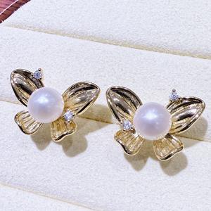 ต่างหูมุกน้ำจืดธรรมชาติสไตล์ยุโรปอเมริกันสำหรับผู้หญิง ดีไซน์ผีเสื้อประดับเพชรซิร์โคเนียมเดี่ยว สวยสง่างามและบริสุทธิ์ - Product Image 4