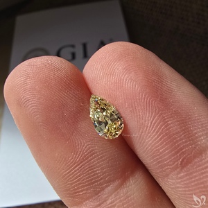 เพชรทรงลูกแพร์สีเหลืองเจียระไนแบบบริลเลียนท์ รับรองโดย GIA น้ำหนัก 0.75 กะรัต ความสะอาดระดับ VS1 เพชรธรรมชาติสำหรับการผลิตเครื่องประดับขายส่ง - Product Image 5