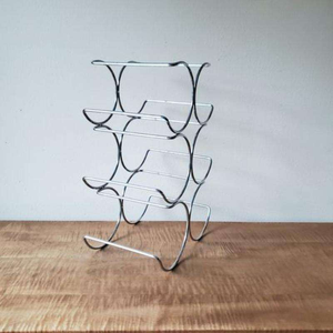 Support élégant en métal pour bouteilles de vin, pour les amateurs de vin, forme et taille personnalisées, idéal pour la présentation de collections de vins de qualité supérieure - Product Image 4