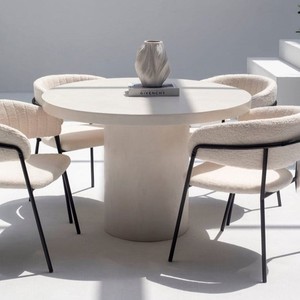 Table à manger en micro-béton Vandana Aureo Prime au design minimaliste moderne - Product Image 1