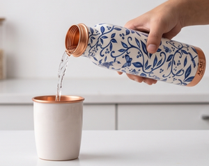 Elegantes Botellas de Cobre con Diseño Floral Azul y Hojas, a Prueba de Fugas, para Bebidas, Ideales para Hidratación Diaria, Viajes, Gimnasio, Hogar, Oficina y Yoga - Product Image 3