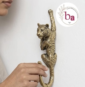 Porte-manteau mural vintage en fonte et laiton, motif tigre antique, durable, réglable, écologique, auto-adhésif, crochet unique pour rangement de vêtements - Product Image 1