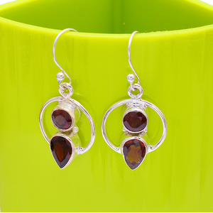 Belles boucles d'oreilles pendantes en grenat transparent pierre précieuse solide. Fil d'oreille en argent sterling 925 bijoux faits à la main pour femmes - Product Image 2
