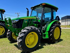 Tracteur agricole John Deere 5067E, 67 CV, 4 roues motrices, moteur diesel, avec direction assistée et qualité de construction robuste - Product Image 3