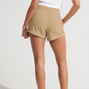Shorts amples en polaire pour femme, taille mi-haute avec cordon de serrage, légers et respirants, style streetwear décontracté pour l'été, avec poches - Product Image 1