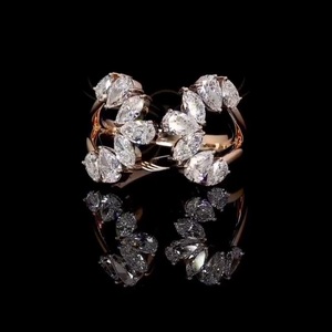Anillo de compromiso y boda para mujer, de oro amarillo de 14 quilates, con corte de pera, diamante cultivado en laboratorio, claridad F VVS2, certificado IGI, para uso diario, estilo clásico. - Product Image 1