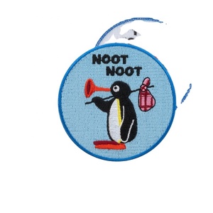 Badge nominatif personnalisé en tissu toile brodé de haute qualité avec motif cœur et fleur, appliqué pour chapeau, broderie légère - Product Image 4