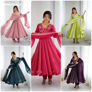 Conjunto de Anarkali de Seda con Bordado de Lentejuelas de Alta Calidad para Uso Ocasional, con Pantalón y Dupatta, a Precio de Mayoreo - Product Image 2