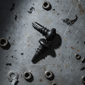 สกรูเจาะยึดหัวแบน PDC 11 เคลือบดำ ผลิตจากเหล็กกล้าคาร์บอน พร้อมแหวนรอง หัวฟิลลิปส์ เกลียวหยาบ ขนาดนิ้ว เกรด 4.8/6.8 - Product Image 1