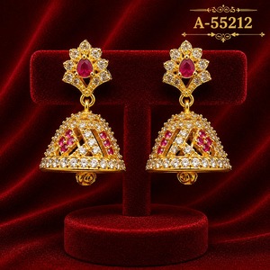 Boucles d'oreilles pendantes florales en alliage de zinc plaqué or avec zircon pour femme, idéales pour les soirées - Product Image 2