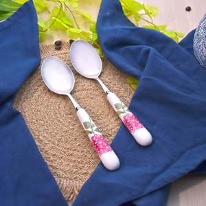 Elegante Juego de 2 Cucharas de Melamina con Mango de Cerámica Rosa, Cucharas Largas para Servir Cena, Té y Sopa - Product Image 1