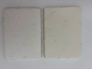 Hojas de Papel Hechas a Mano con Borde Decorativo y Fibras Metálicas Doradas para Manualidades, Invitaciones y Empaquetado - Product Image 5