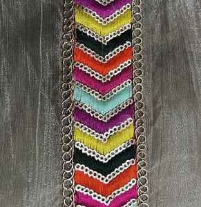 Dentelle brodée de qualité export, avec des détails soignés, idéale pour les vêtements et la décoration. - Product Image 2