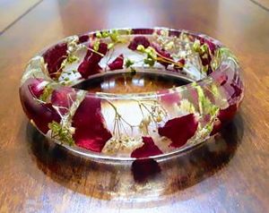 Bracelet en résine florale, bracelet en résine avec fleurs pressées, bracelet en résine florale fait main, bracelet en résine botanique, bracelet en résine florale transparente - Product Image 2