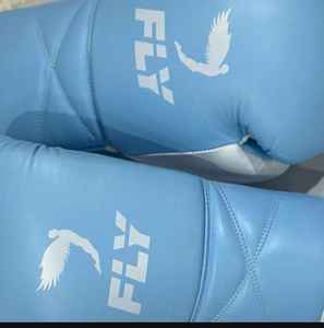 Gants de boxe Fly Superlace X Baby Blue à lacets pour entraînement professionnel 8oz-16oz - Product Image 5