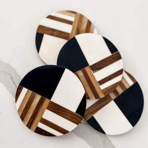 Portavasos de Madera de Acacia con Juego de Posavasos de Resina Azul, Decoración Elegante para el Hogar y Bar, Posavasos Premium para Mesa - Product Image 1