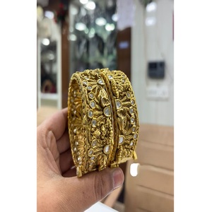 Magnifiques bracelets en laiton plaqué or de qualité supérieure, ornés de scintillances éblouissantes, en moissanite, deux pièces, pour femmes, à porter pour un mariage - Product Image 1
