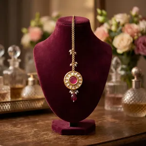 Belle tenue traditionnelle élégante plaquée or haute qualité Tikka belle apparence Tikka bijoux de mode pour femmes et filles - Product Image 1