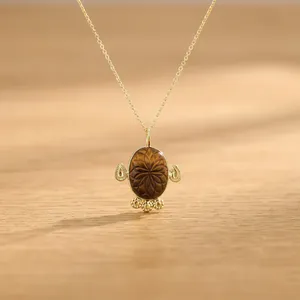 Colgante de Latón Chapado en Oro de 18k con Ojo de Tigre Natural Tallado, Collar Minimalista de Moda para Bodas y Cumpleaños, Joyería Elegante para Uso Diario - Product Image 1