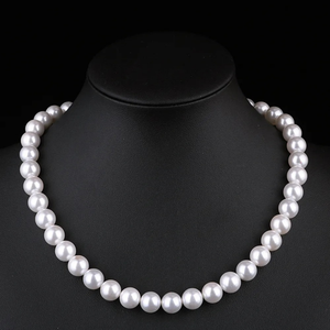 Collier élégant en perles blanches, bijoux classiques à perles, collier simple en perles, collier tendance pour femmes, cadeau pour mariage ou fête - Product Image 1