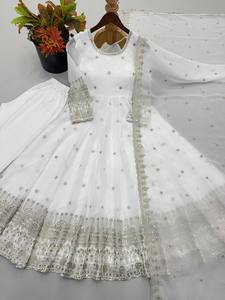 Ensemble Anarkali brodé pour femme avec dupatta en maille, idéal pour mariage et fêtes, Kurta/Kurti, séchage rapide, toutes saisons (hiver/été) - Product Image 3