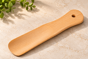 Chausse-pied en bois de hêtre massif fait main, finition lisse et polie avec trou de suspension, aide au port de chaussures, facile à utiliser - Product Image 6