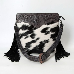 Bolso cruzado de cuero con correa tallada a mano con diseño de hoja de roble con acabado antiguo de tendencia 2023 para mujer con cremallera con logotipo personalizado - Product Image 1