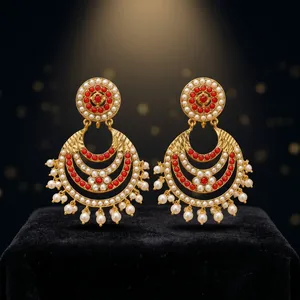Boucles d'oreilles pendantes Bhargavi en alliage de cuivre plaqué or avec zircon en forme de fleur, perles d'imitation, bijoux ethniques tendance et originaux - Product Image 6