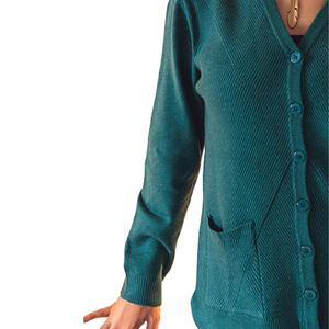 Cárdigan de punto personalizado para mujer con botones frontales, cuello en V oversize y bolsillos - Product Image 4
