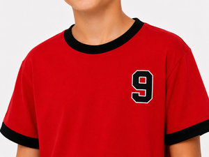 T-shirt rouge à col contrastant pour garçons, en coton décontracté à manches courtes, avec imprimé numérique élégant, pour enfants, confortable pour le quotidien, en tissu doux - Product Image 4