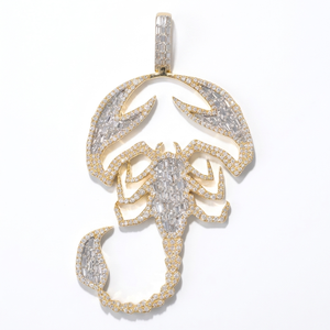 Colgante de Escorpión Chapado en Oro de 18K con Moissanita de Corte Baguette y Engaste de Garra, Estilo Hip Hop, Amuleto Unisex, Regalo para Fiestas - Product Image 1