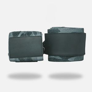 ผ้าพันข้อมือสำหรับออกกำลังกาย เพาะกาย ลายพรางสีดำ แบบติดเวลโคร - Product Image 1