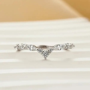925 Moissanite Diamond <b>Crown</b>-Shaped Curved Wedding Band Wedding <b>Ring</b> In Sterling Silver White Gold Plated for Women's. - Product Image 4