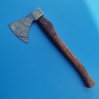 Hache industrielle multi-usage à dos plat pour l'extérieur, en acier à haute teneur en carbone, avec manche en bois naturel, pour le camping, la survie et la coupe du bois