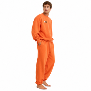 Combinaison en polaire surdimensionnée pour homme, conçue avec un tissu en polaire épais, coupe décontractée, toucher doux et chaleur confortable pour la maison et les voyages. - Product Image 4