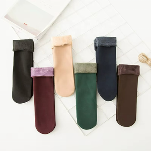 Calcetines de nieve cálidos para adultos de otoño e invierno y calcetines de suelo de color liso de moda para mujer con terciopelo grueso - Product Image 4