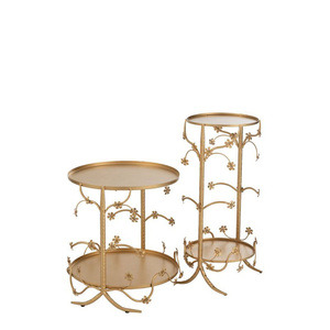 Table d'appoint contemporaine en aluminium finition or avec deux étagères en verre, élément de mobilier élégant pour la maison - Product Image 5