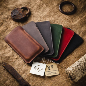 เคสหนังแท้ทำมือสำหรับ iPhone รุ่นมินิ แบบ Crazy Horse ทรงบาง พร้อมซองใส่โทรศัพท์  สามารถสลักชื่อได้  พร้อมป้องกัน RFID  รับทำโลโก้ตามสั่ง เป็นของขวัญ - Product Image 4