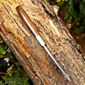 Cuchillo de Caza de Acero Damasco Forjado a Mano, Personalizado, de Alto Contenido de Carbono, para Supervivencia al Aire Libre y Camping, con Mango de Madera - Product Image 2
