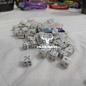 ลูกเต๋ากระดูกควายคุณภาพดีที่สุด 100% เป็นมิตรกับสิ่งแวดล้อม ลูกเต๋าทำมือจากกระดูกควาย ขัดเงา ปรับแต่งขนาดได้ สำหรับเล่นเกมบนโต๊ะ - Product Image 6