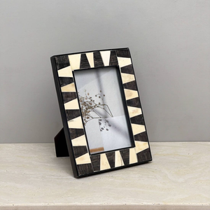 Cadre photo en os incrusté, artisanal, léger, design créatif et élégant, détails géométriques, pour intérieurs modernes et contemporains - Product Image 5