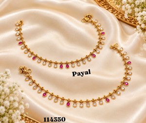 Paire de chevillères de mariée en alliage plaqué rhodium imitation, ornées de perles et de pierres blanches, bijoux de pied traditionnels indiens pour mariage et fête - Product Image 2