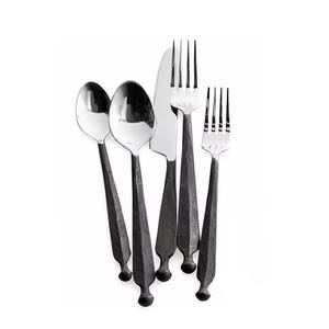 Juego de Cubiertos de Acero Inoxidable en Tono Negro para Fiestas, Ecológico y Duradero, Mejora la Comodidad Durante las Comidas - Product Image 1