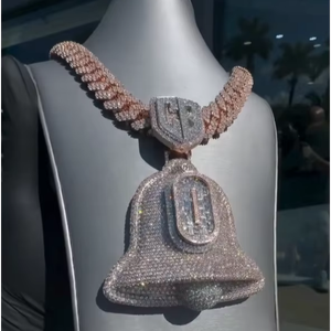 Pendentif cloche personnalisé avec lettres, entièrement serti de moissanites VVS, en argent sterling 925, bijoux personnalisés - Product Image 1