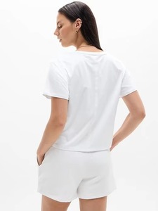 Camiseta Blanca de Algodón con Cuello en V para Mujer, con Bolsillos, Corte Holgado, Informal, Veraniega, con Logotipo Personalizado, Venta al Por Mayor, OEM, Ropa Urbana - Product Image 2