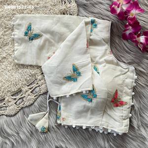 Fournisseur de la collection de blouses en coton Diable Cambric de la meilleure qualité, avec sequins et broderies, et fermeture avant rembourrée, en provenance d'Inde. - Product Image 3