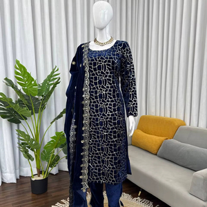 Robe de soirée et de mariage artisanale moderne ethnique en velours de viscose épais et fluide, ornée de sequins, style Sahara, pour l'automne. - Product Image 1