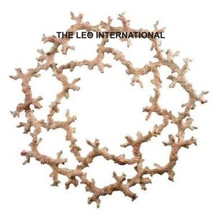 Décoration de table de style luxueux de qualité supérieure, trépied en métal doré à motif de feuilles - Product Image 3