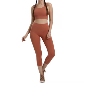 Ensemble de yoga 2 pièces sans couture pour femme, legging taille haute longueur mollet et crop top dos nageur couleur unie, tenue de sport - Product Image 2
