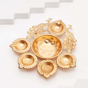 Bol Urli en laiton doré à motif paon avec supports pour Diya, support de lampe Urli décoratif indien, décoration traditionnelle pour la maison, centre de table - Product Image 3